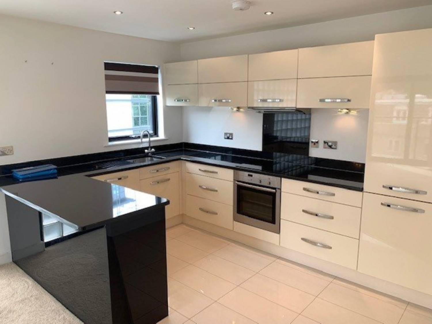 2 bedroom Flat for Letting St Peters Road, Bournemouth