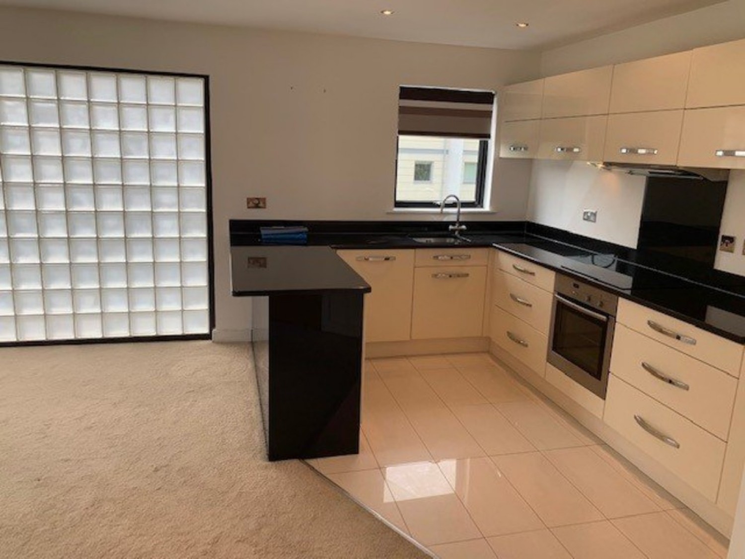 2 bedroom Flat for Letting St Peters Road, Bournemouth