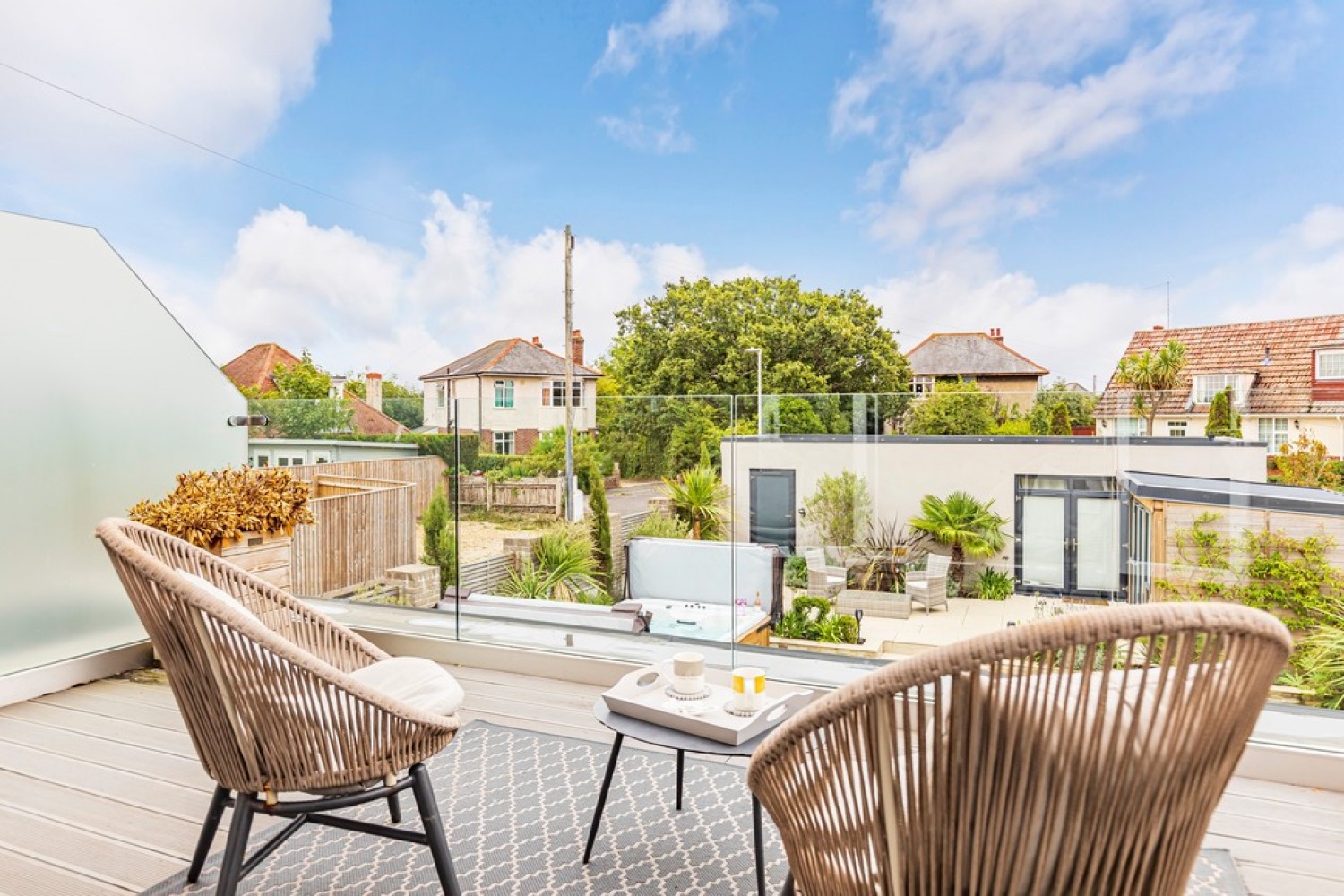 Sherwood Avenue, Whitecliff