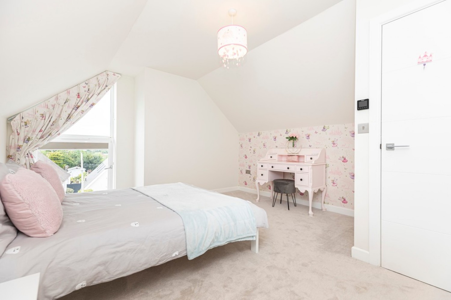 Sherwood Avenue, Whitecliff
