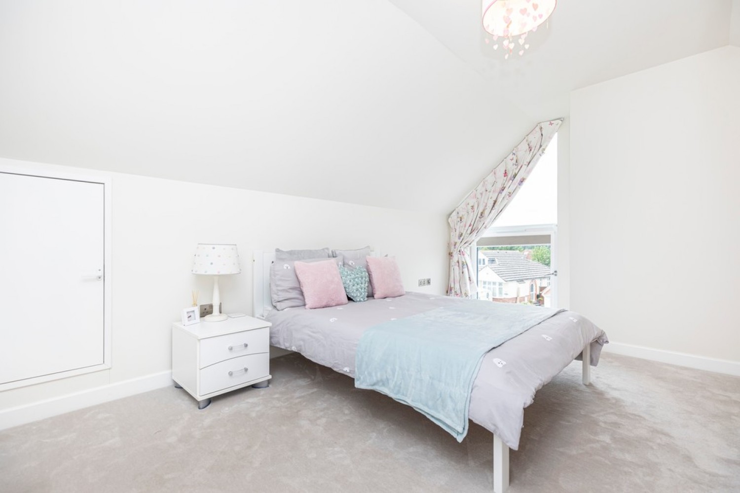 Sherwood Avenue, Whitecliff