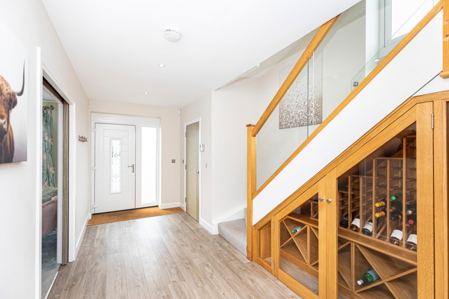 Sherwood Avenue, Whitecliff