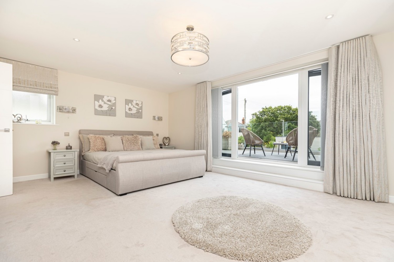 Sherwood Avenue, Whitecliff