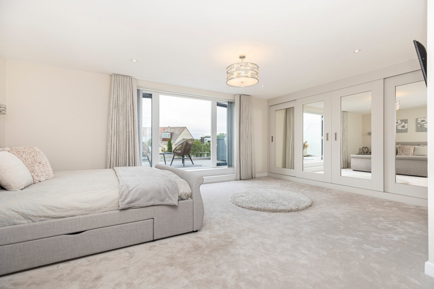 Sherwood Avenue, Whitecliff