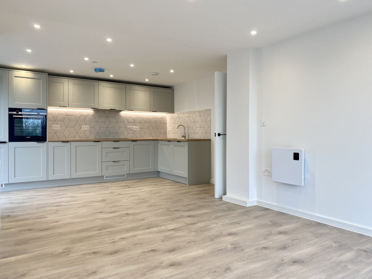 2 bedroom Flat for Letting Park Road, Poole