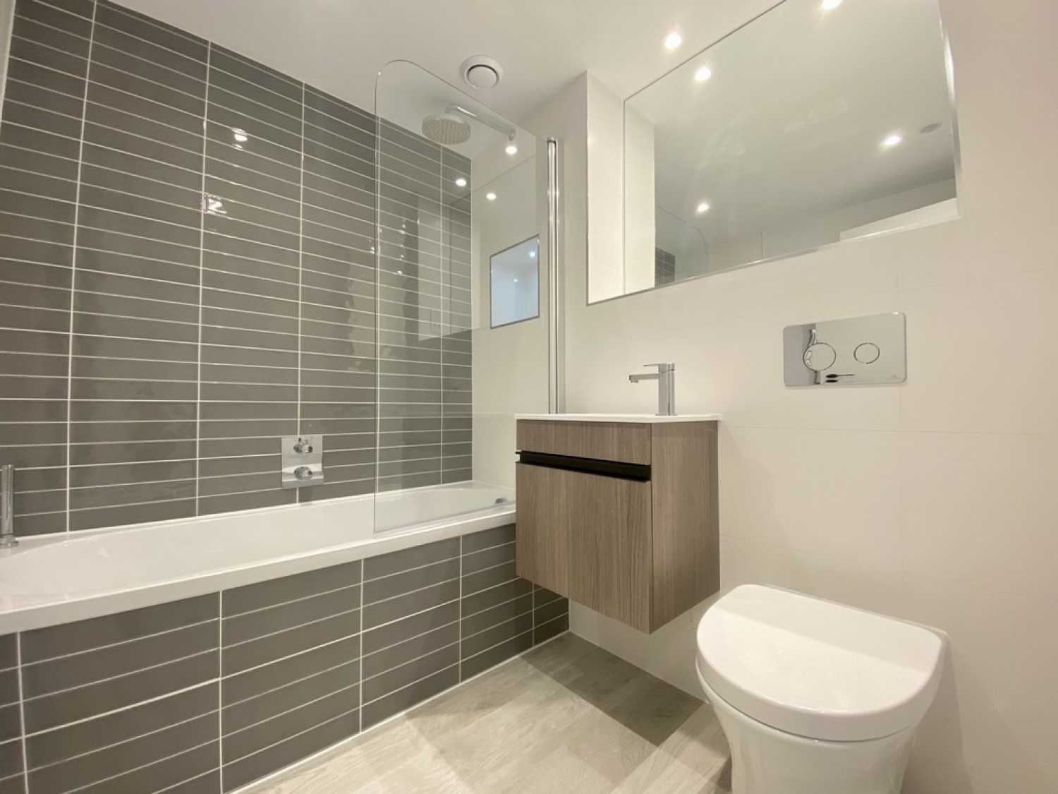 2 bedroom Flat for Letting Park Road, Poole