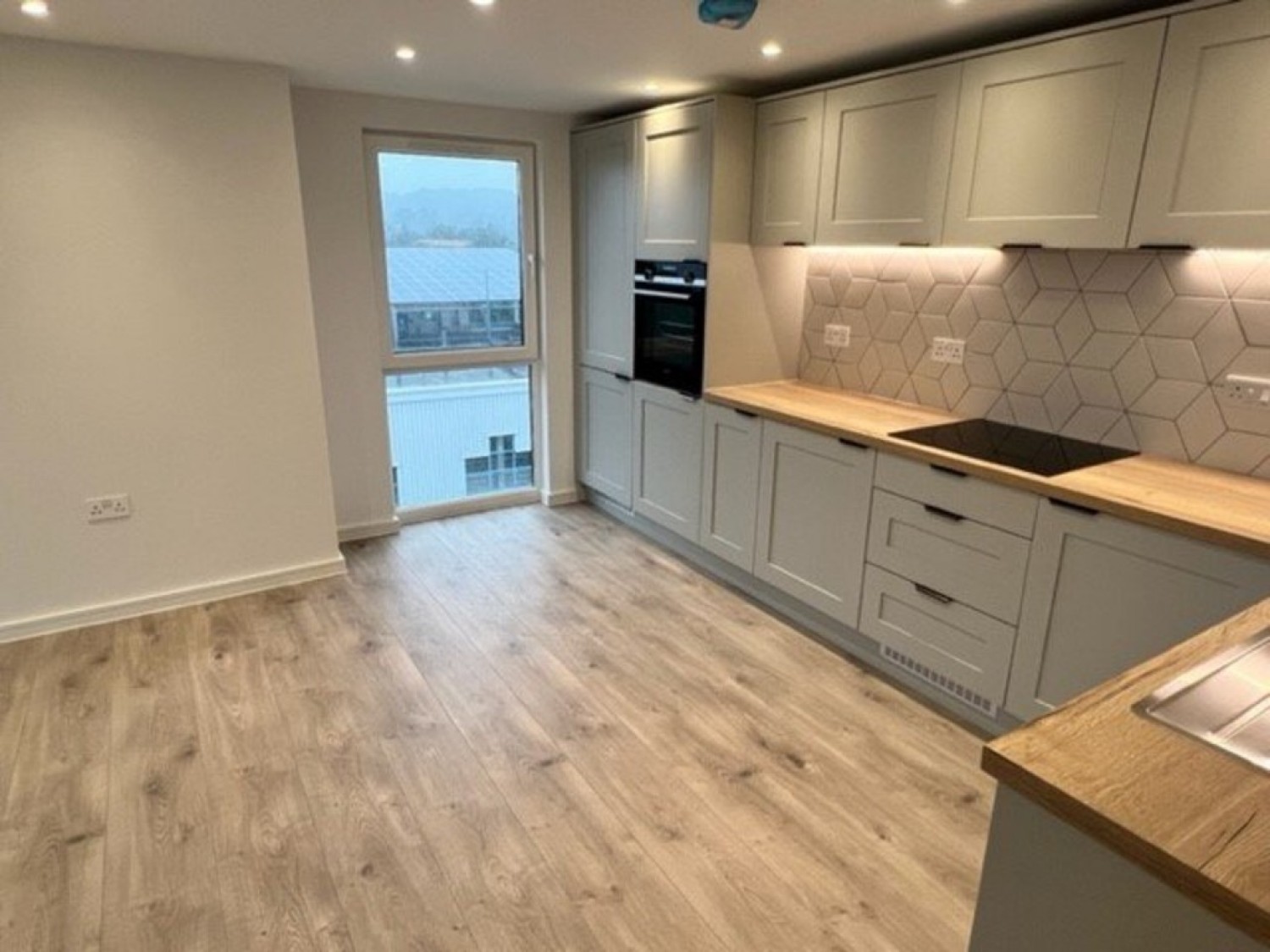 2 bedroom Flat for Letting Park Road, Poole