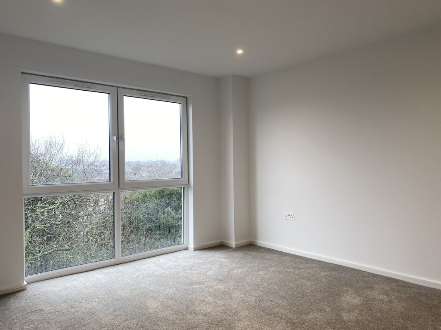 2 bedroom Flat for Letting Park Road, Poole