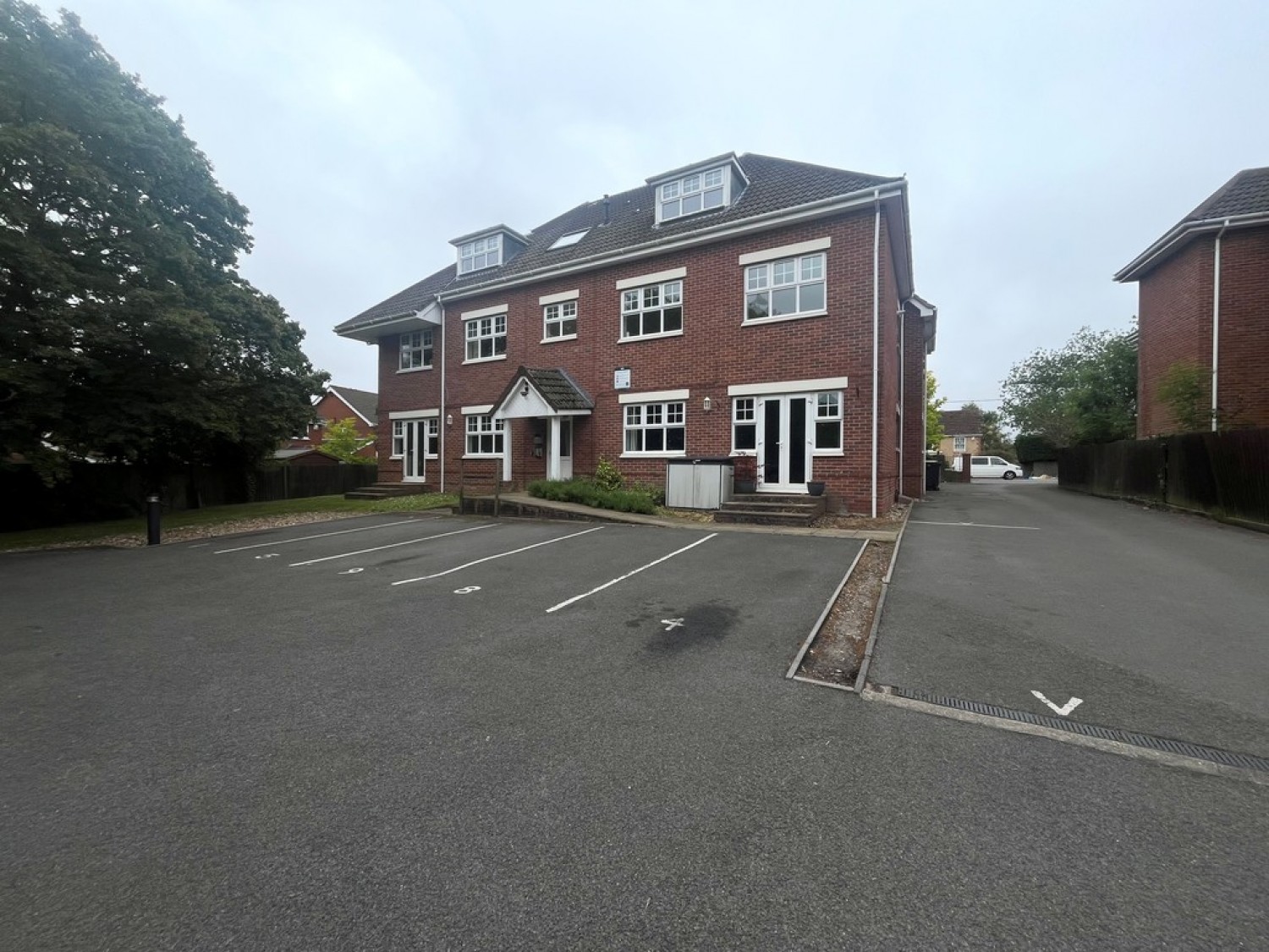 2 bedroom Flat for Letting Upton
