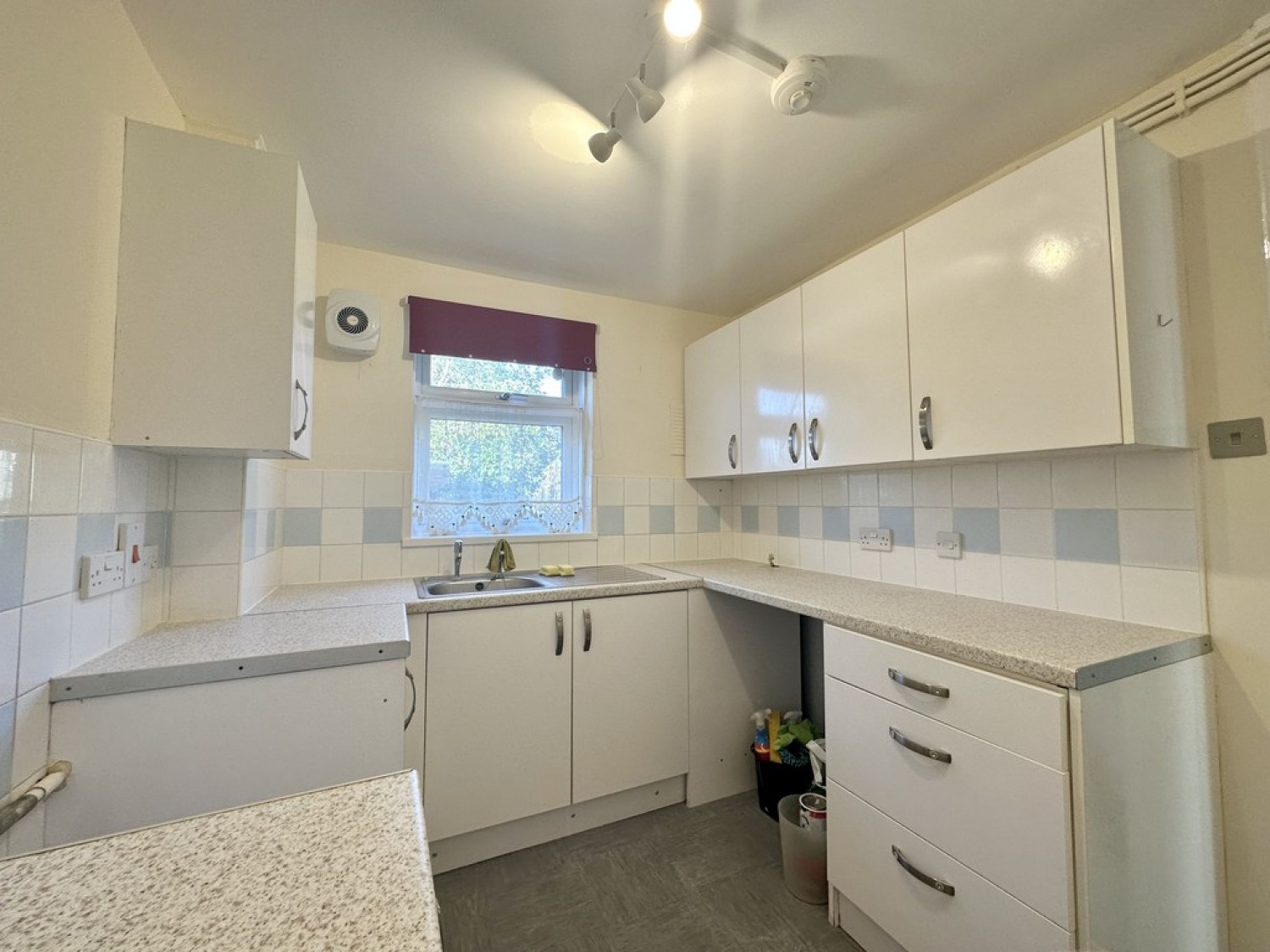 1 bedroom Flat for Letting Downey Close, Wallisdown, Bournemouth