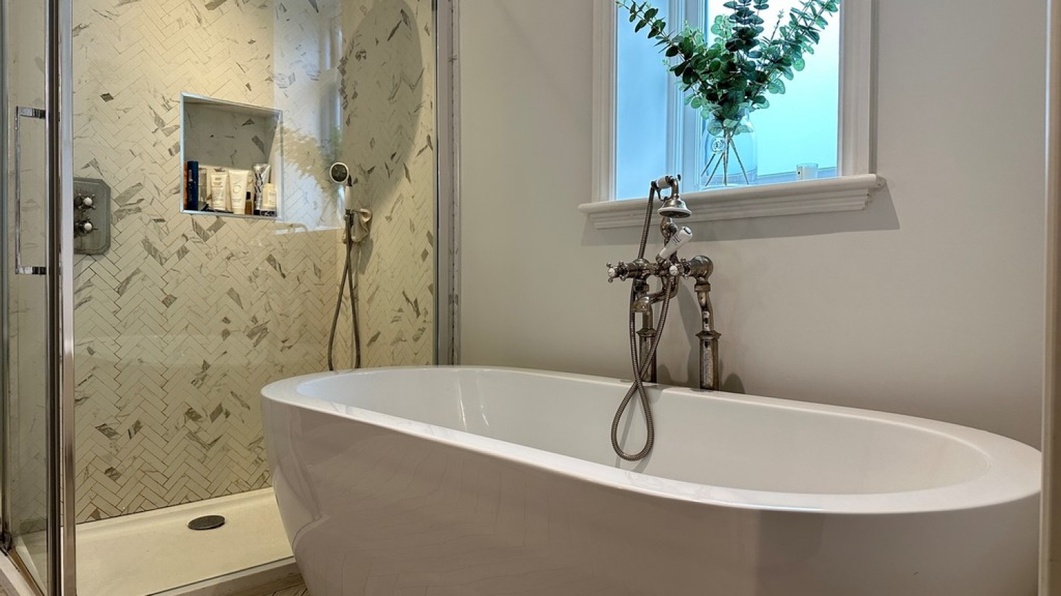 6 bedroom House in Brownsea View Avenue, Lilliput, Poole