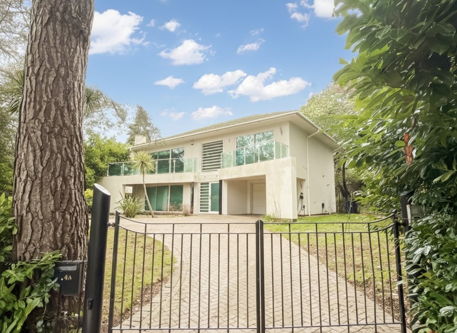 4 bedroom House in Links Road, Lower Parkstone, Poole