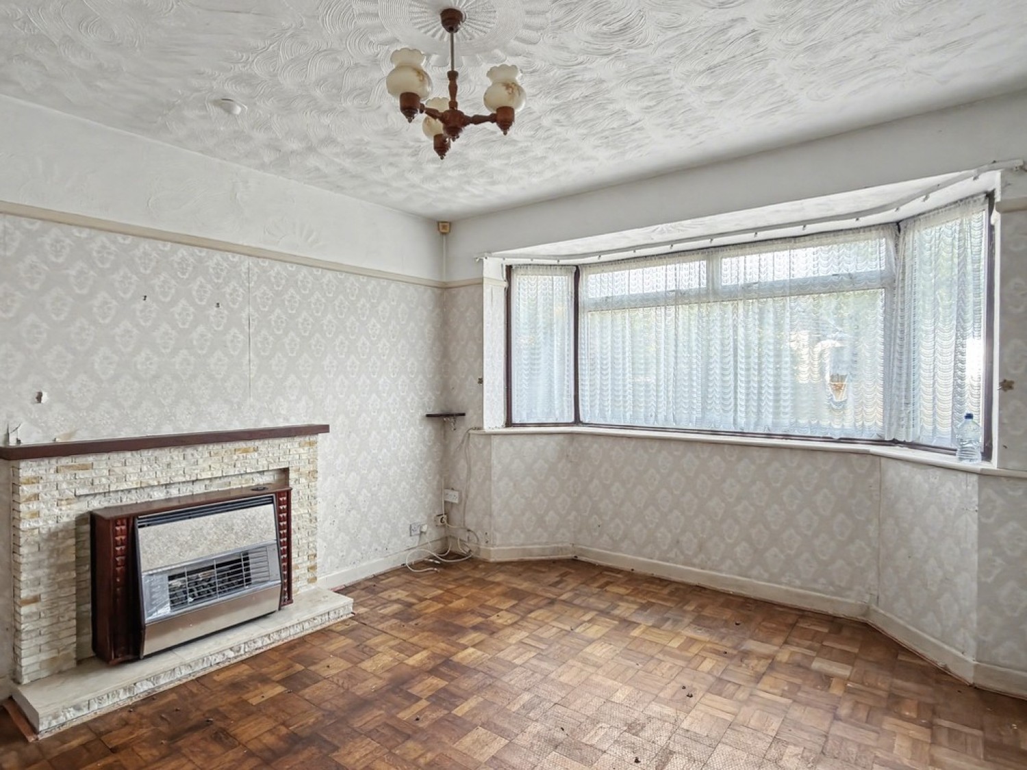 3 bedroom Bungalow in Woodstock Road, Poole