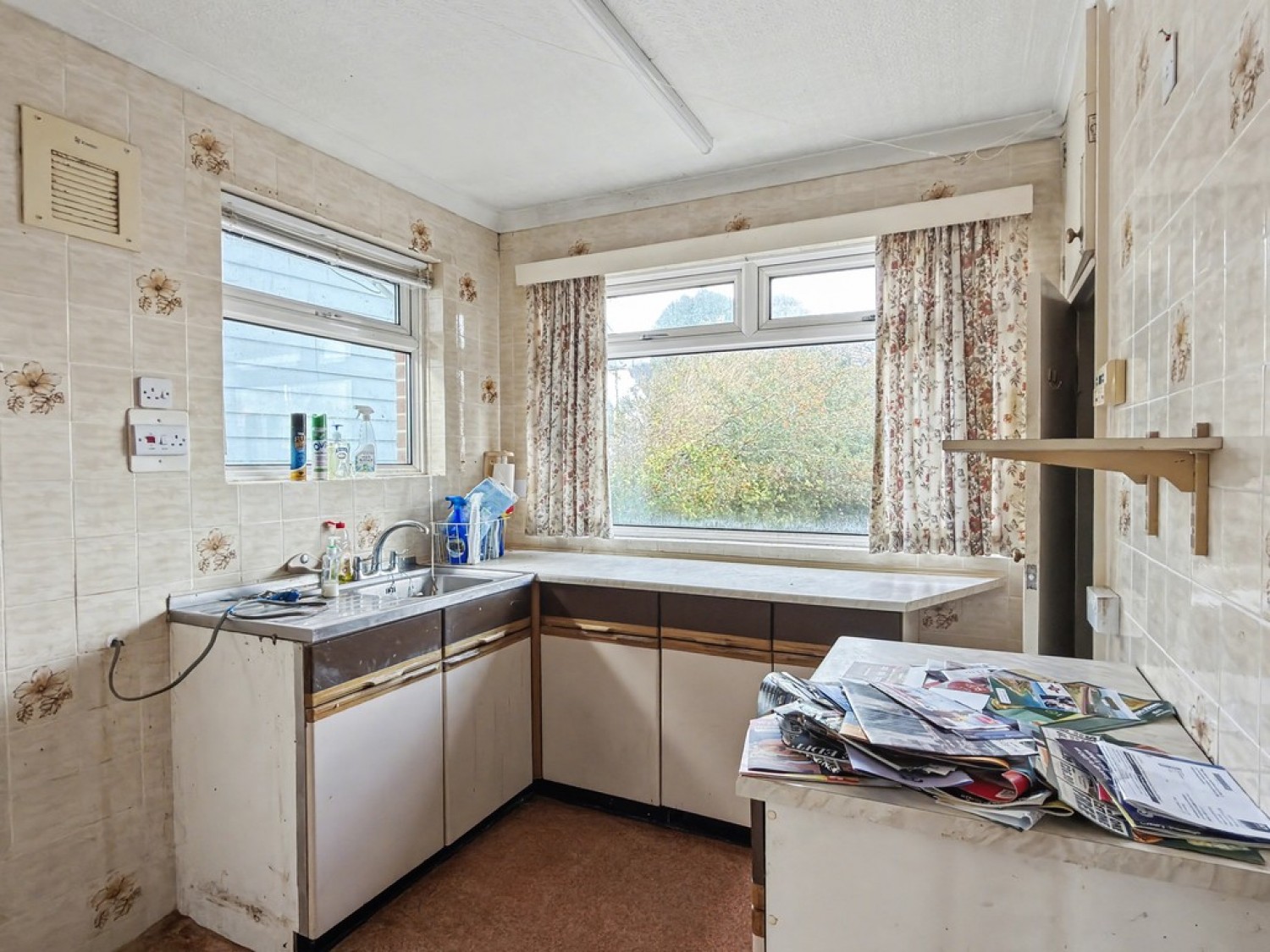 3 bedroom Bungalow in Woodstock Road, Poole