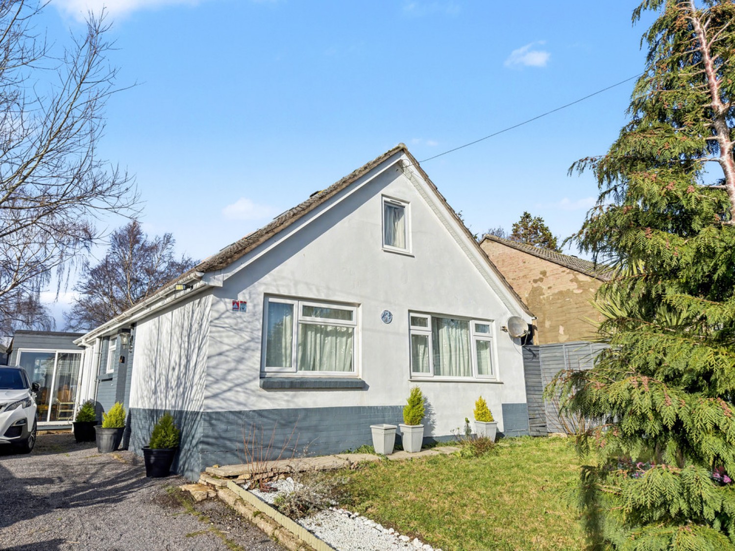 4 bedroom Bungalow in Monkton Crescent, Poole