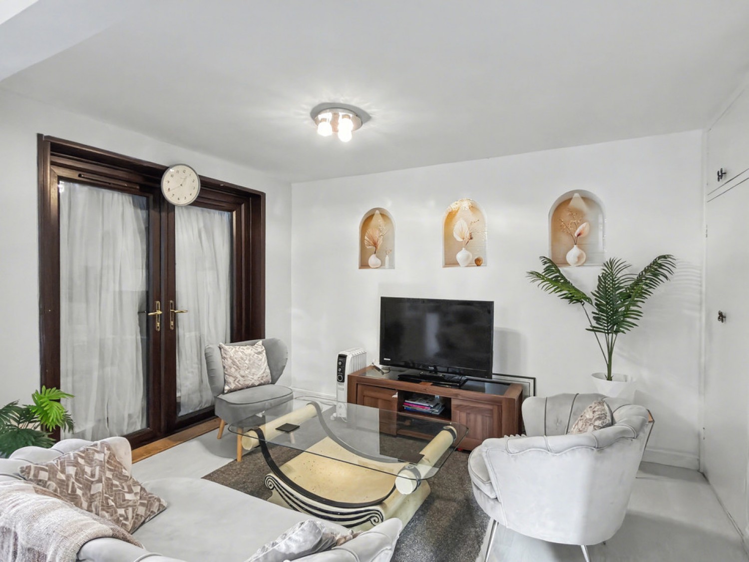 4 bedroom Bungalow in Monkton Crescent, Poole