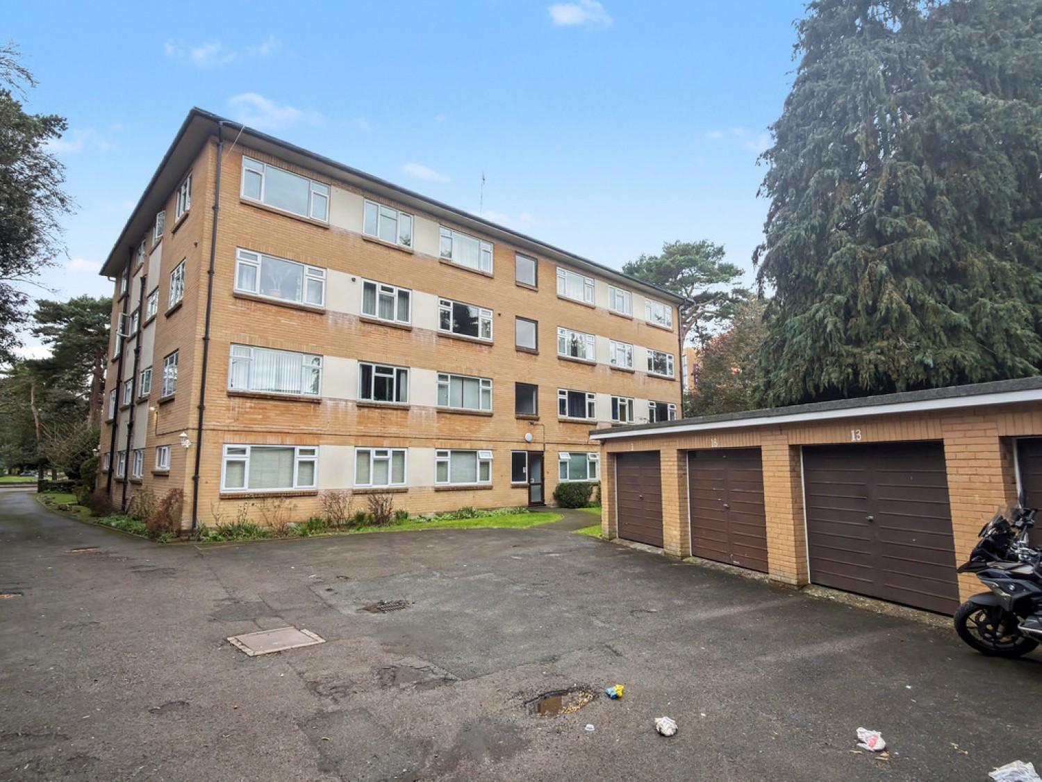 2 bedroom Flat for Sale Burford Court, 2 Manor Road
