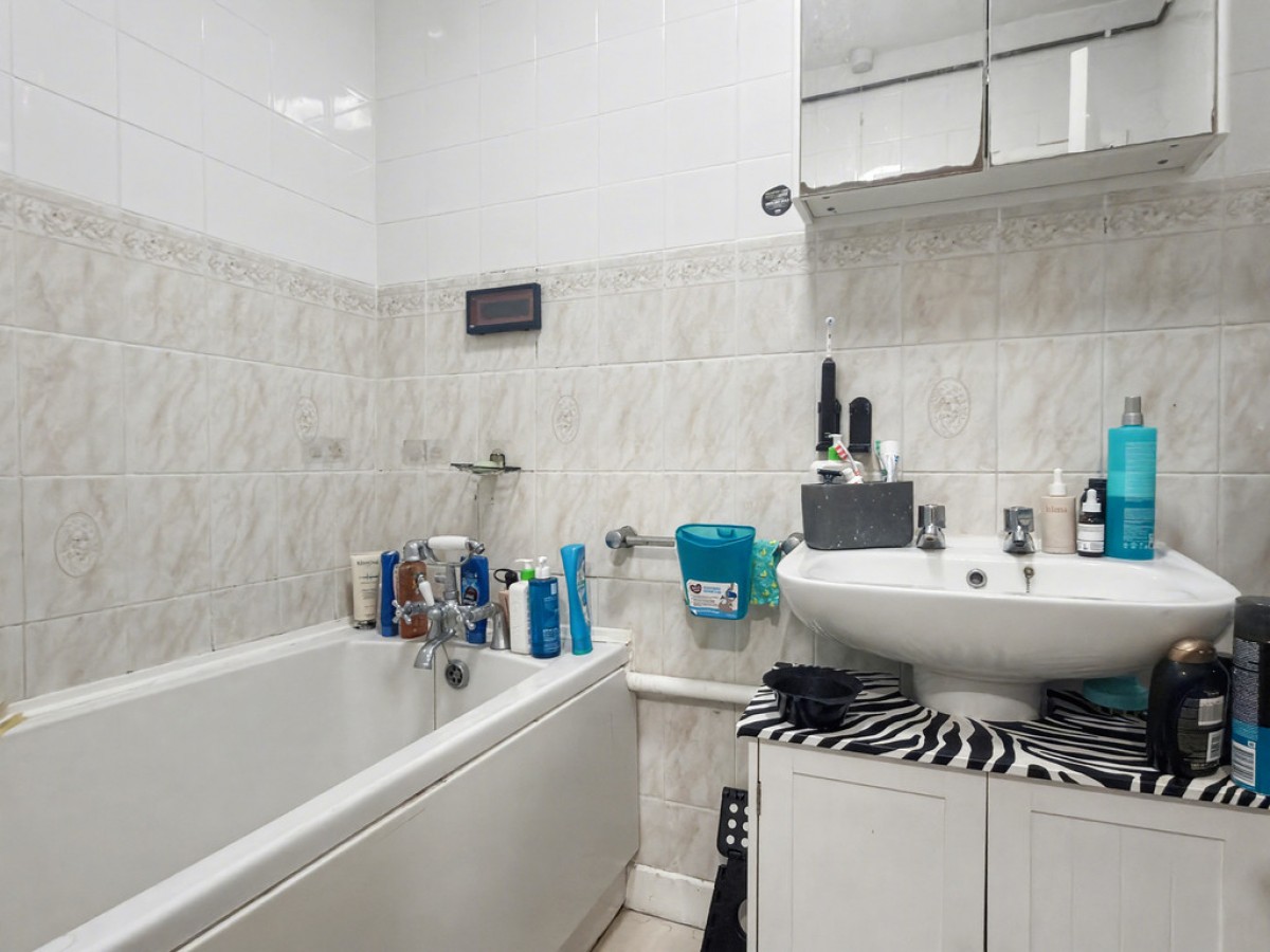 Burford Court, 2 Manor Road