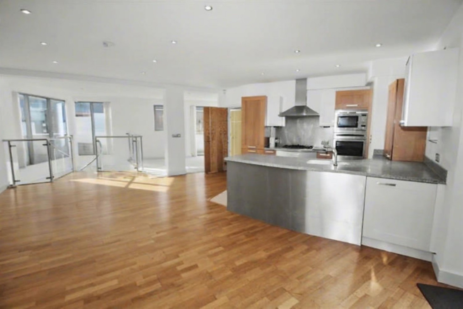 3 bedroom Flat in Strand Street, Poole Quay