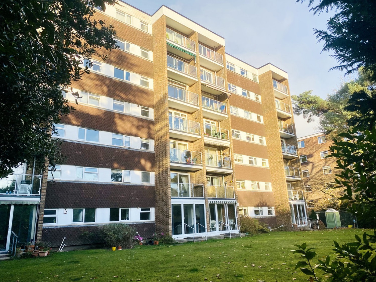 2 bedroom Flat for Auction Woodlands, Branksome Park