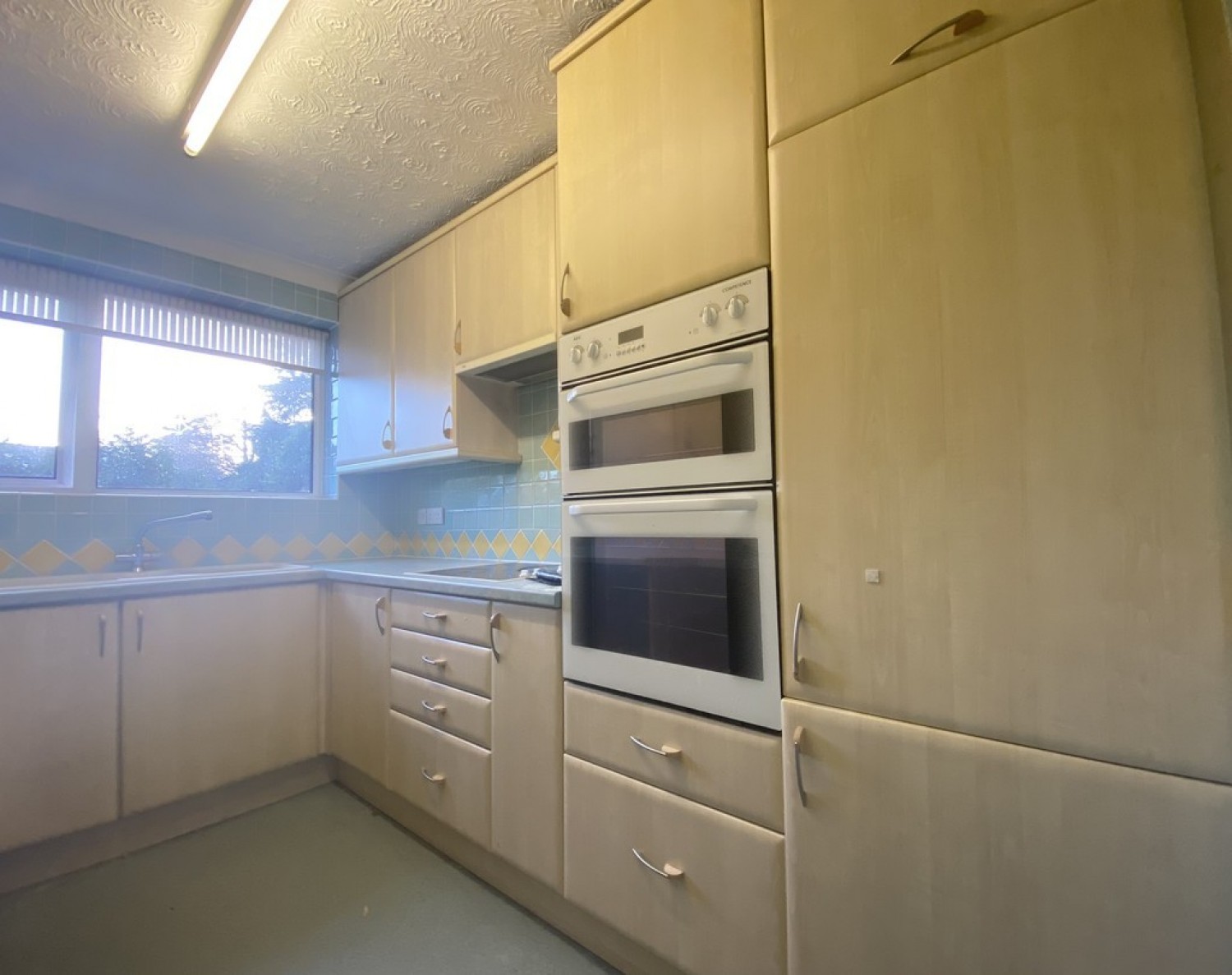 2 bedroom Flat for Auction Woodlands, Branksome Park