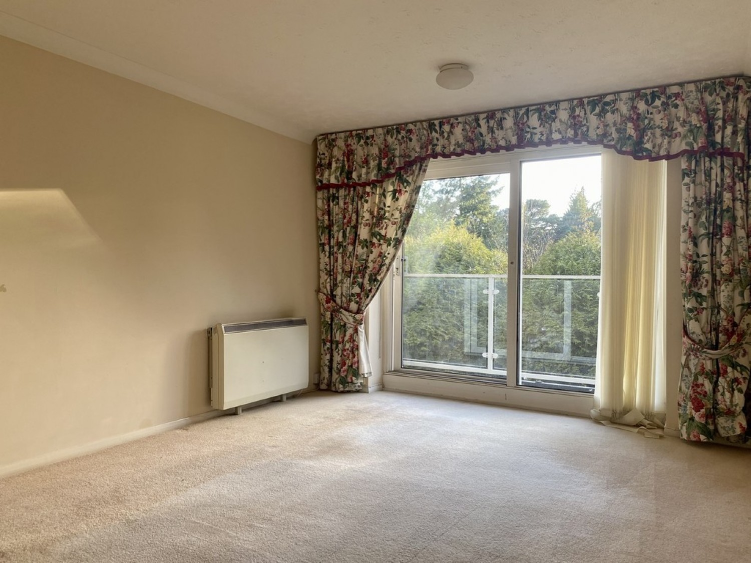 2 bedroom Flat for Auction Woodlands, Branksome Park