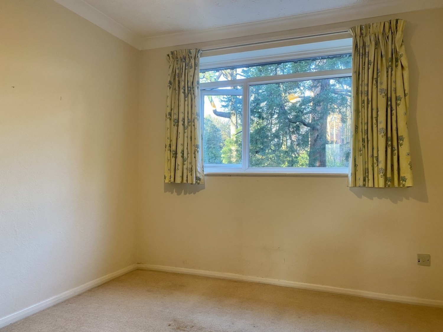 2 bedroom Flat for Auction Woodlands, Branksome Park