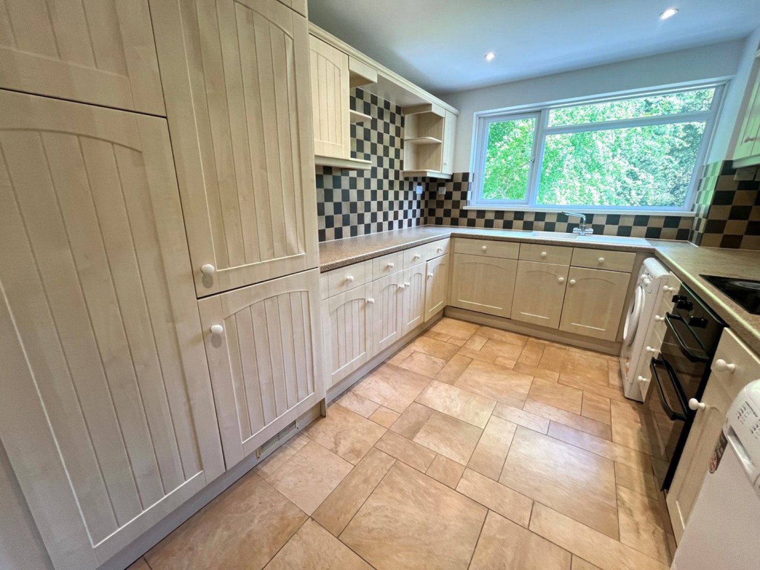 3 bedroom Flat for Letting Branksome Wood Road, Bournemouth, Dorset