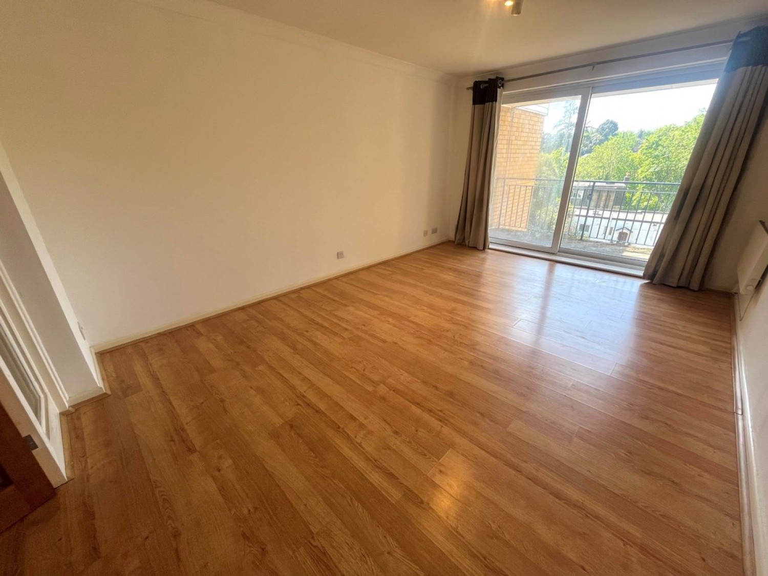 3 bedroom Flat for Letting Branksome Wood Road, Bournemouth, Dorset