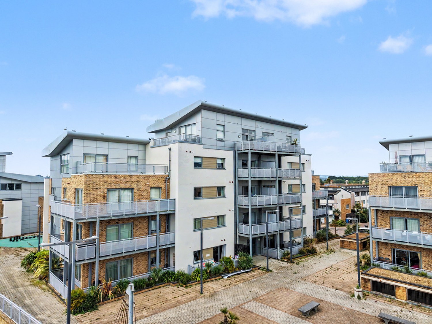 2 bedroom Flat for Sale Pelican House, Harbour Reach