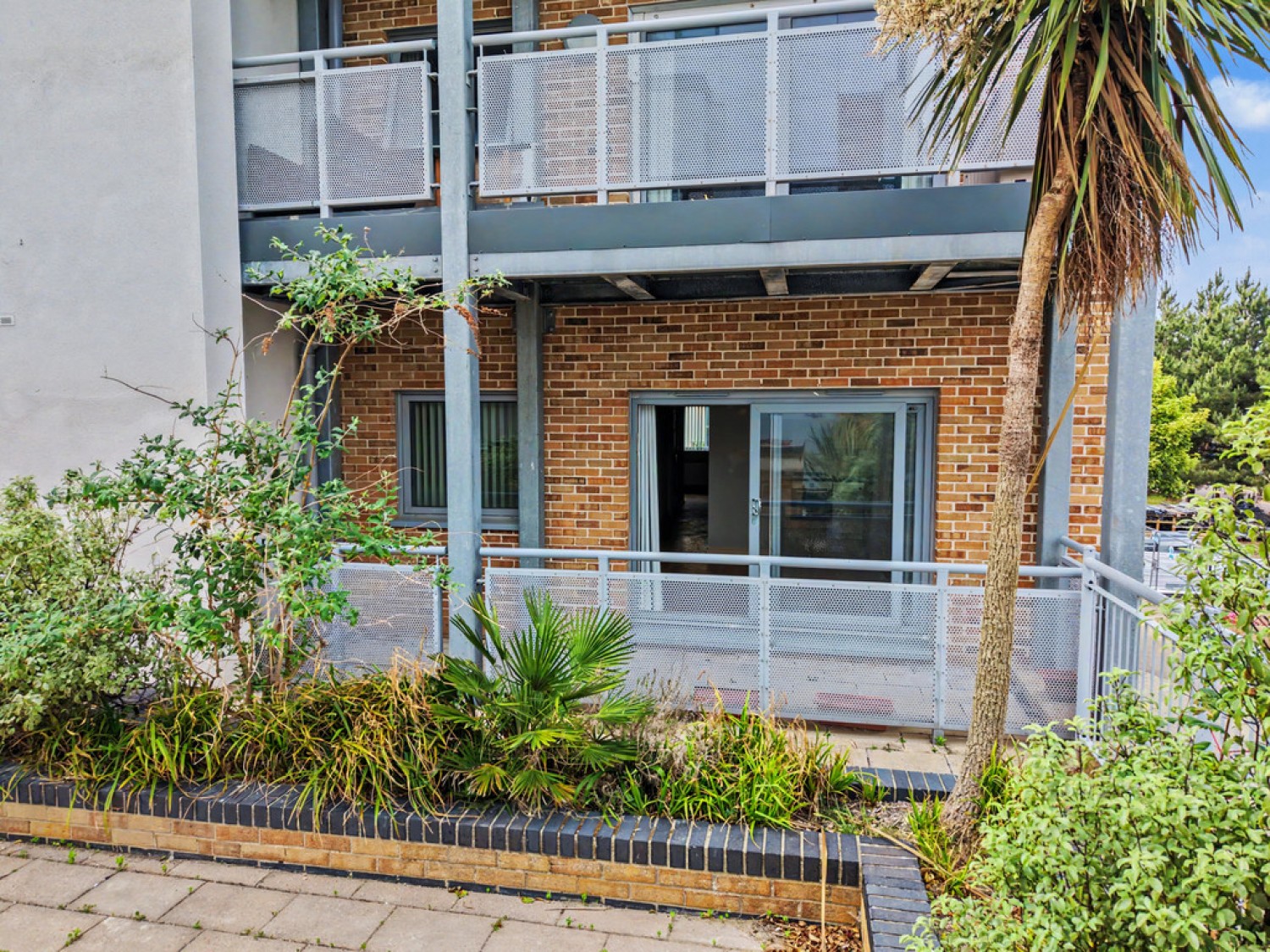 2 bedroom Flat for Sale Pelican House, Harbour Reach