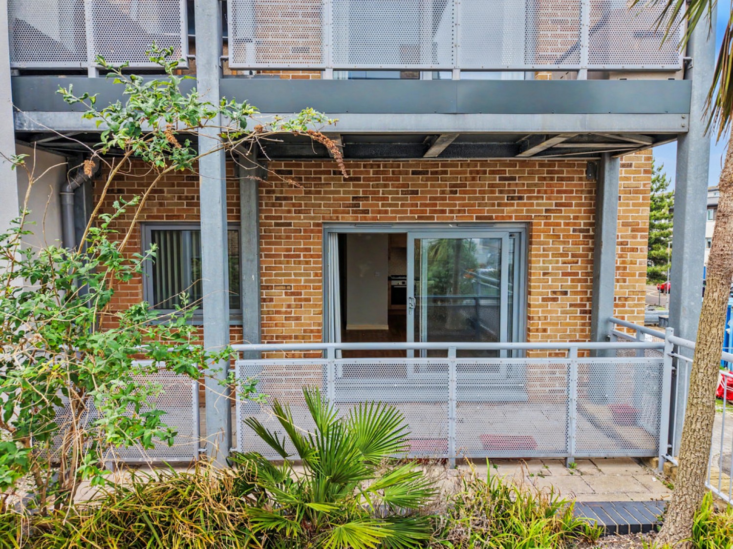 2 bedroom Flat for Sale Pelican House, Harbour Reach