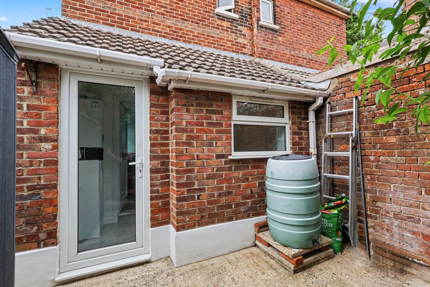 2 bedroom Flat for Sale Garland Road, Poole