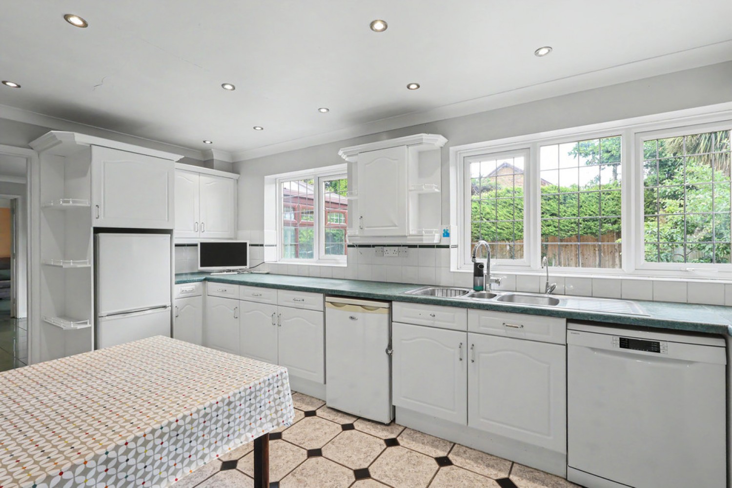 6 bedroom House for Sale Baverstock Road, Poole