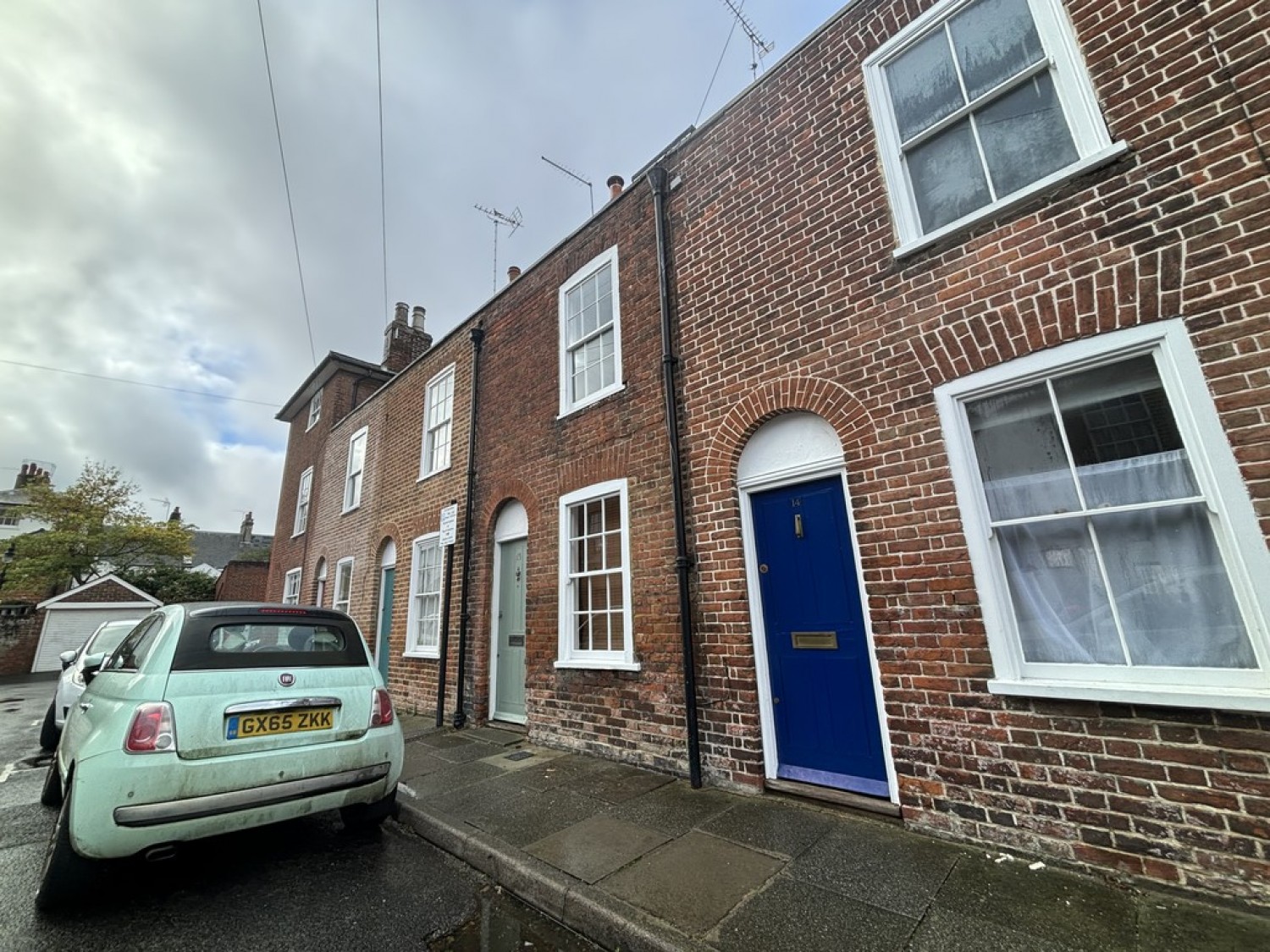 3 bedroom House in Cross Street, Canterbury