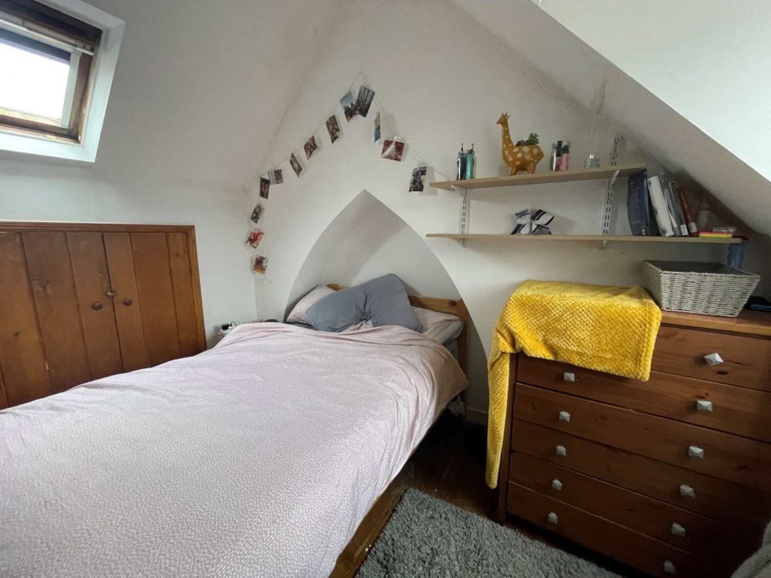 3 bedroom House in Cross Street, Canterbury