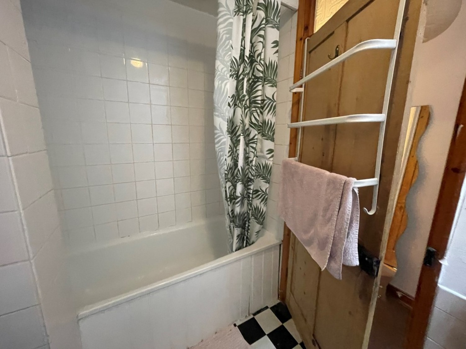 3 bedroom House in Cross Street, Canterbury