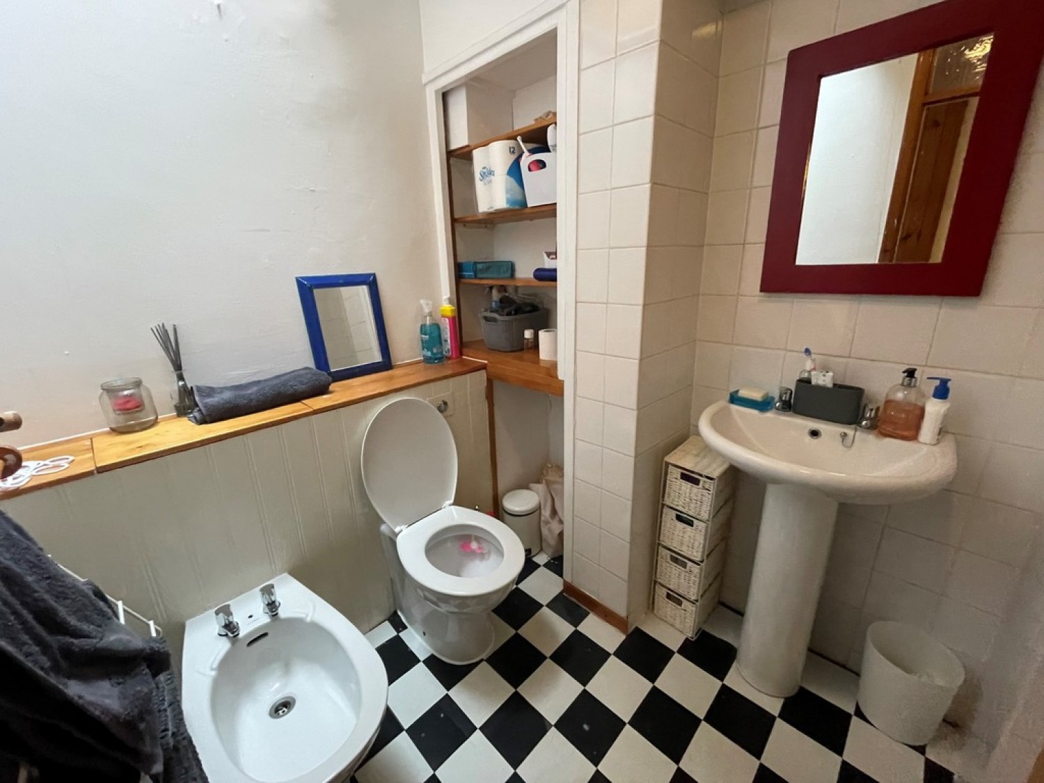 3 bedroom House in Cross Street, Canterbury