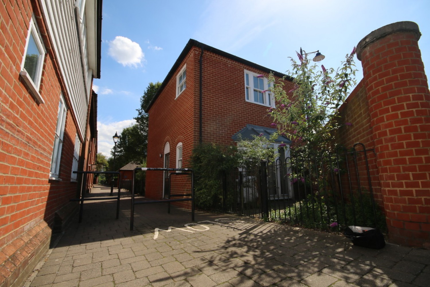 3 bedroom House in Station Road West, Canterbury