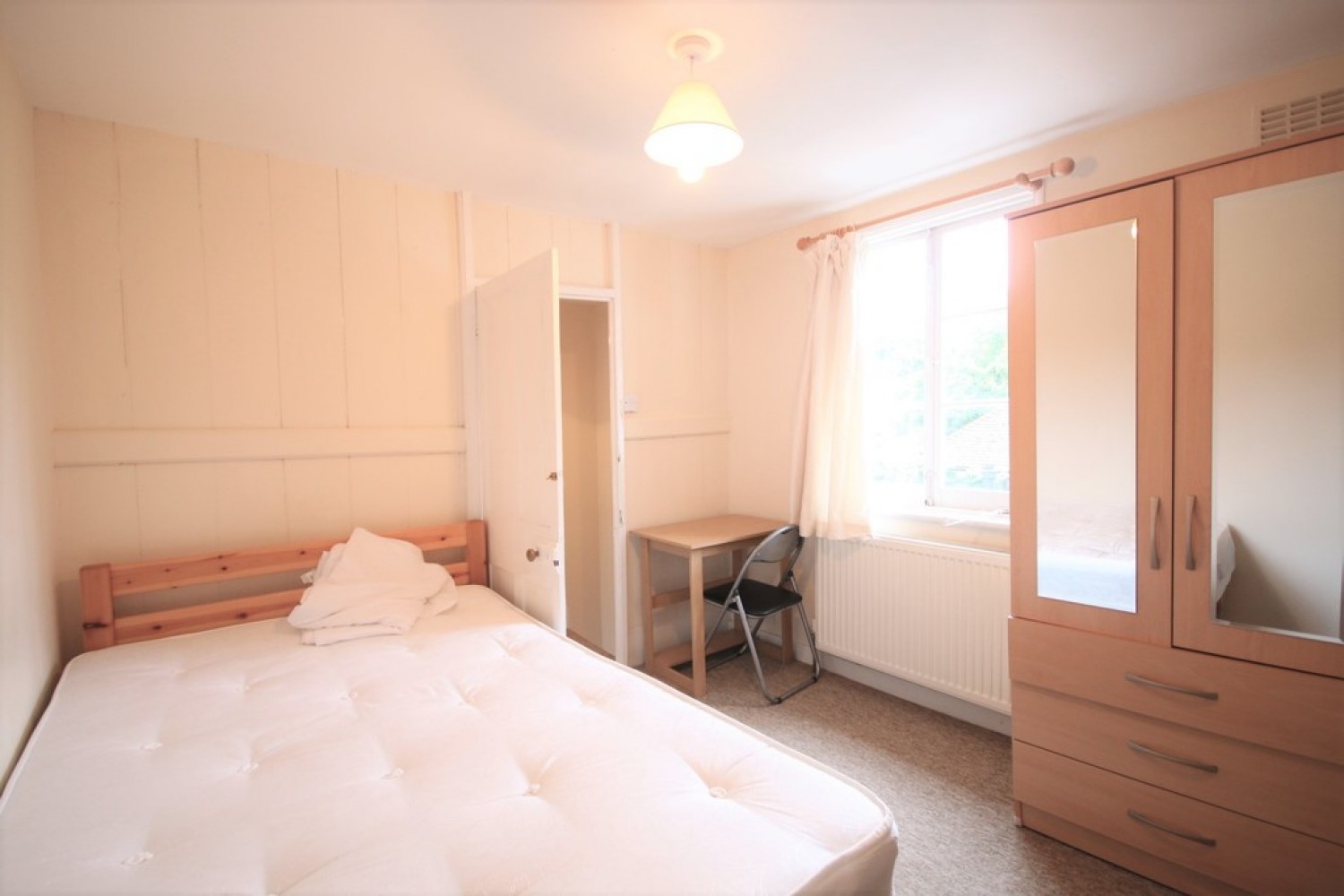 3 bedroom House in Old Dover Road, Canterbury