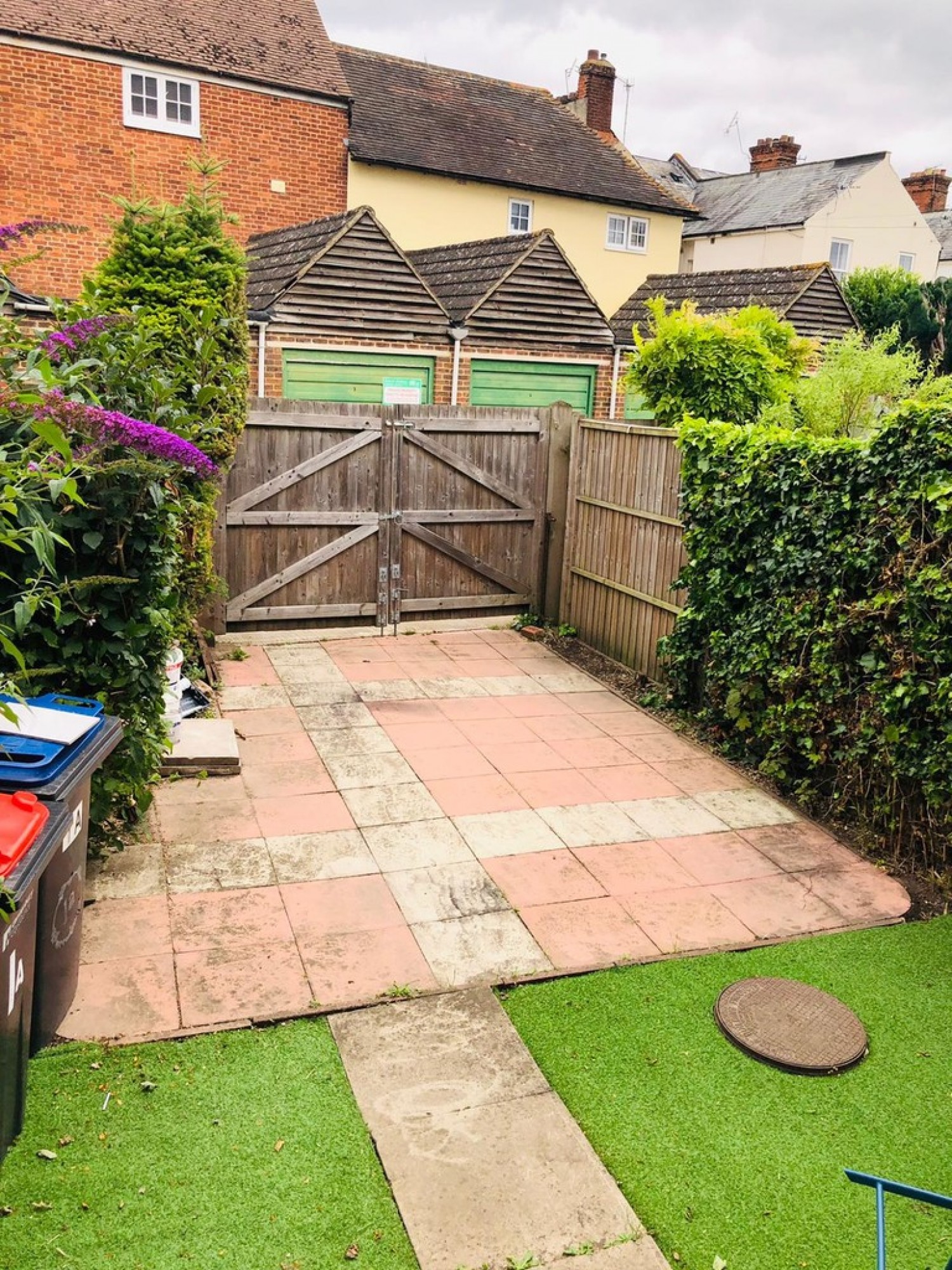 4 bedroom House in York Road, Canterbury