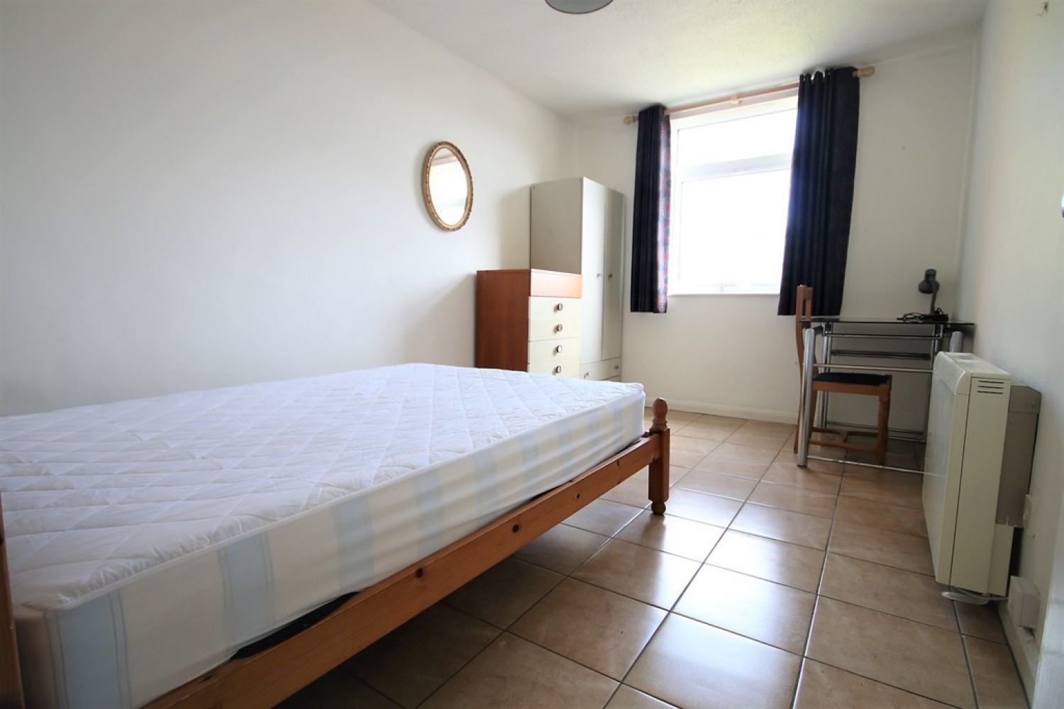 2 bedroom Flat in Halstead Close, Canterbury