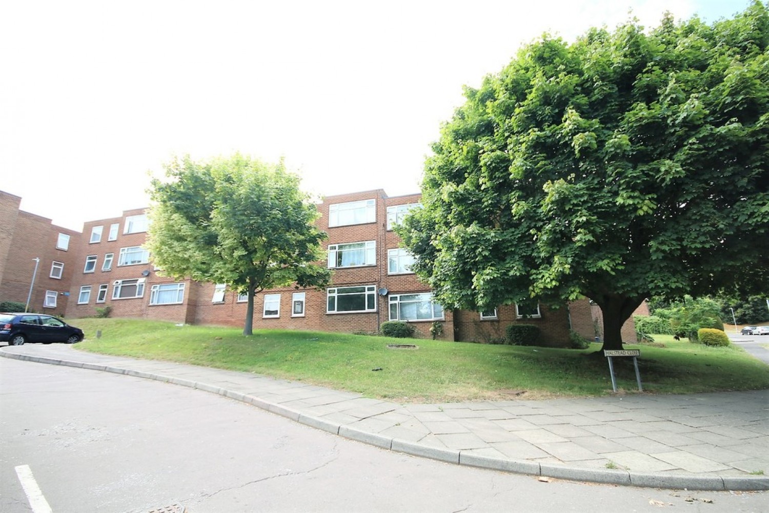 2 bedroom Flat in Halstead Close, Canterbury