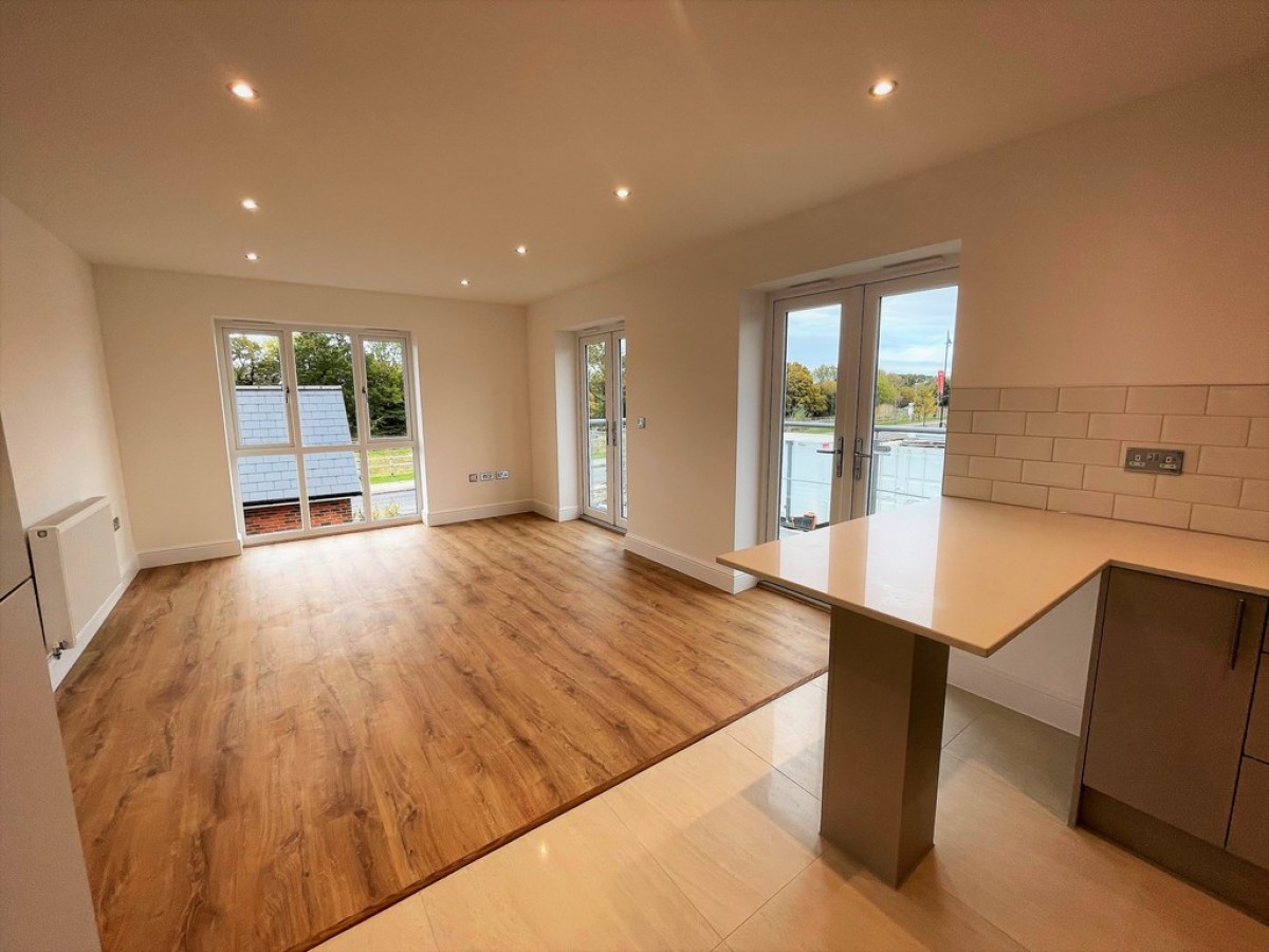 Elizabeth Court, Steel Close