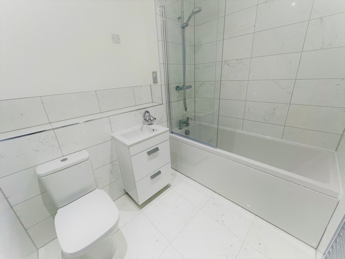 Elizabeth Court, Steel Close