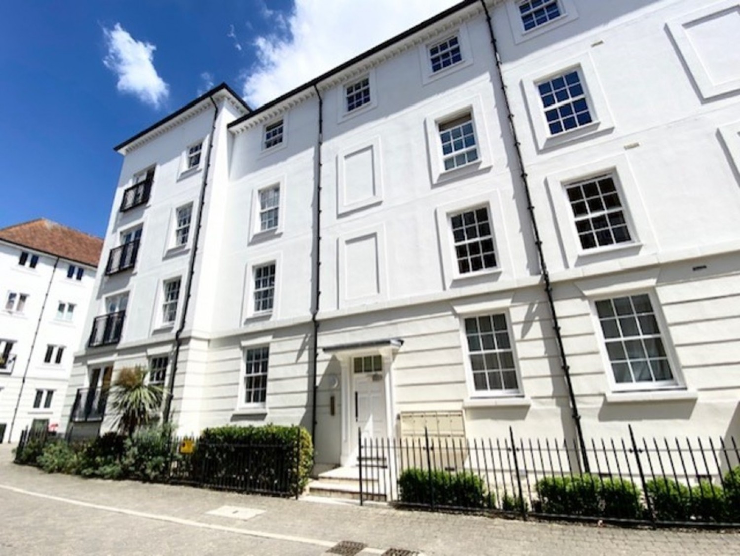 3 bedroom Flat in Old Watling Street, Canterbury