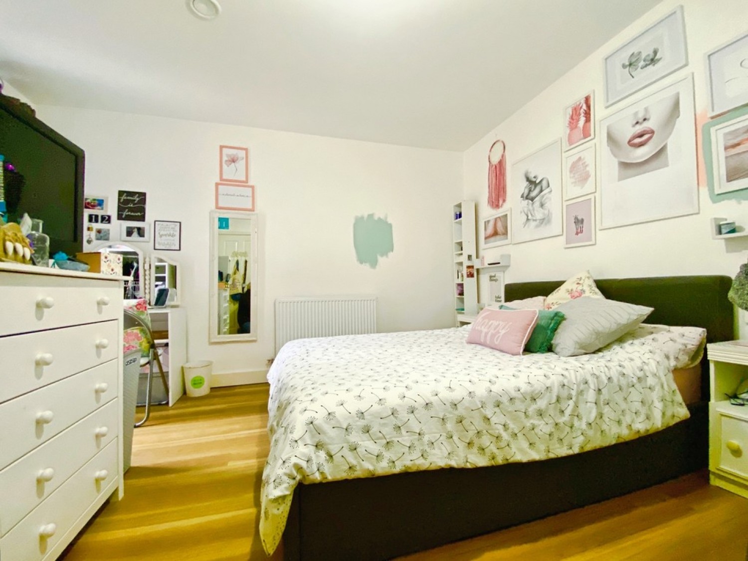 2 bedroom Flat in Chantry Place, Canterbury