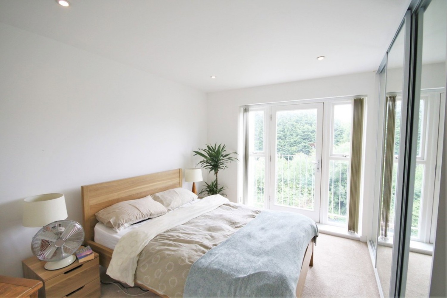 2 bedroom Flat for Sale Westwood Drive, Canterbury