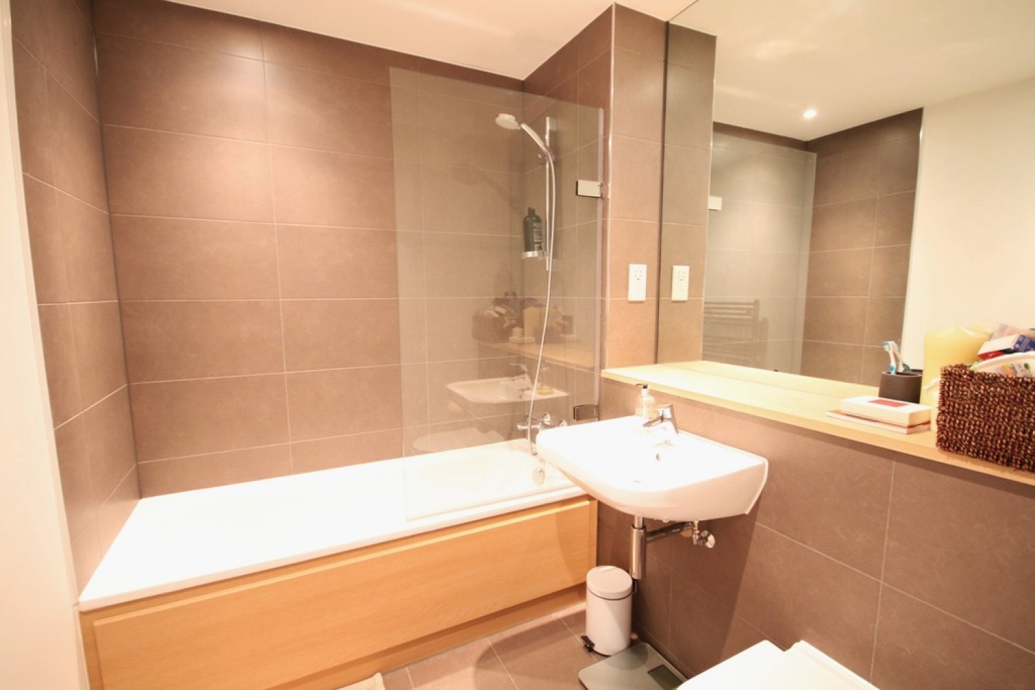 2 bedroom Flat for Sale Westwood Drive, Canterbury