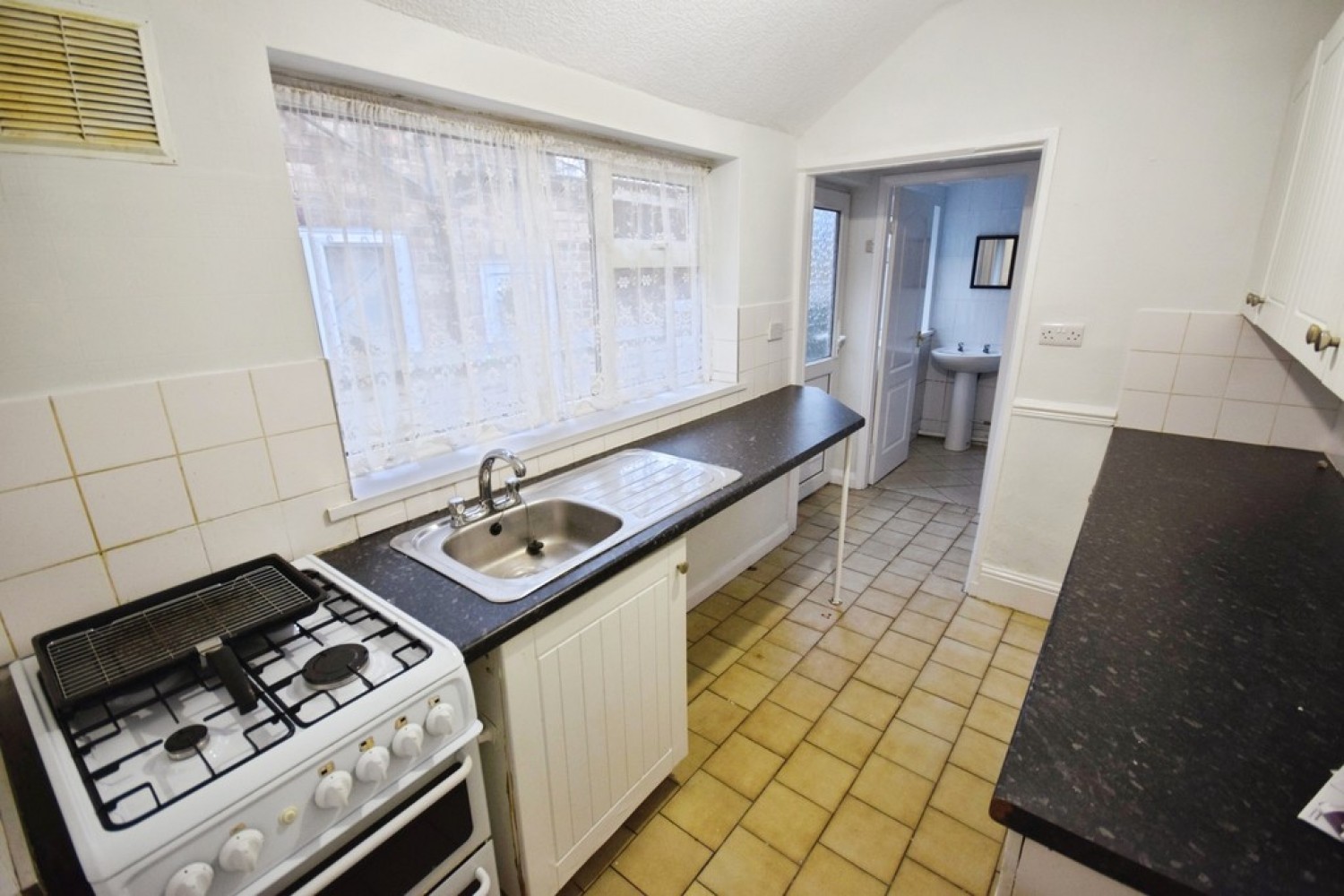2 bedroom House in King William Street, Tunstall